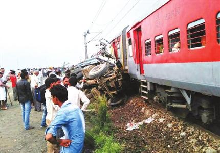 火車脫軌撞車事故頻發(fā)原因探究，火車事故頻發(fā)，探究脫軌撞車原因